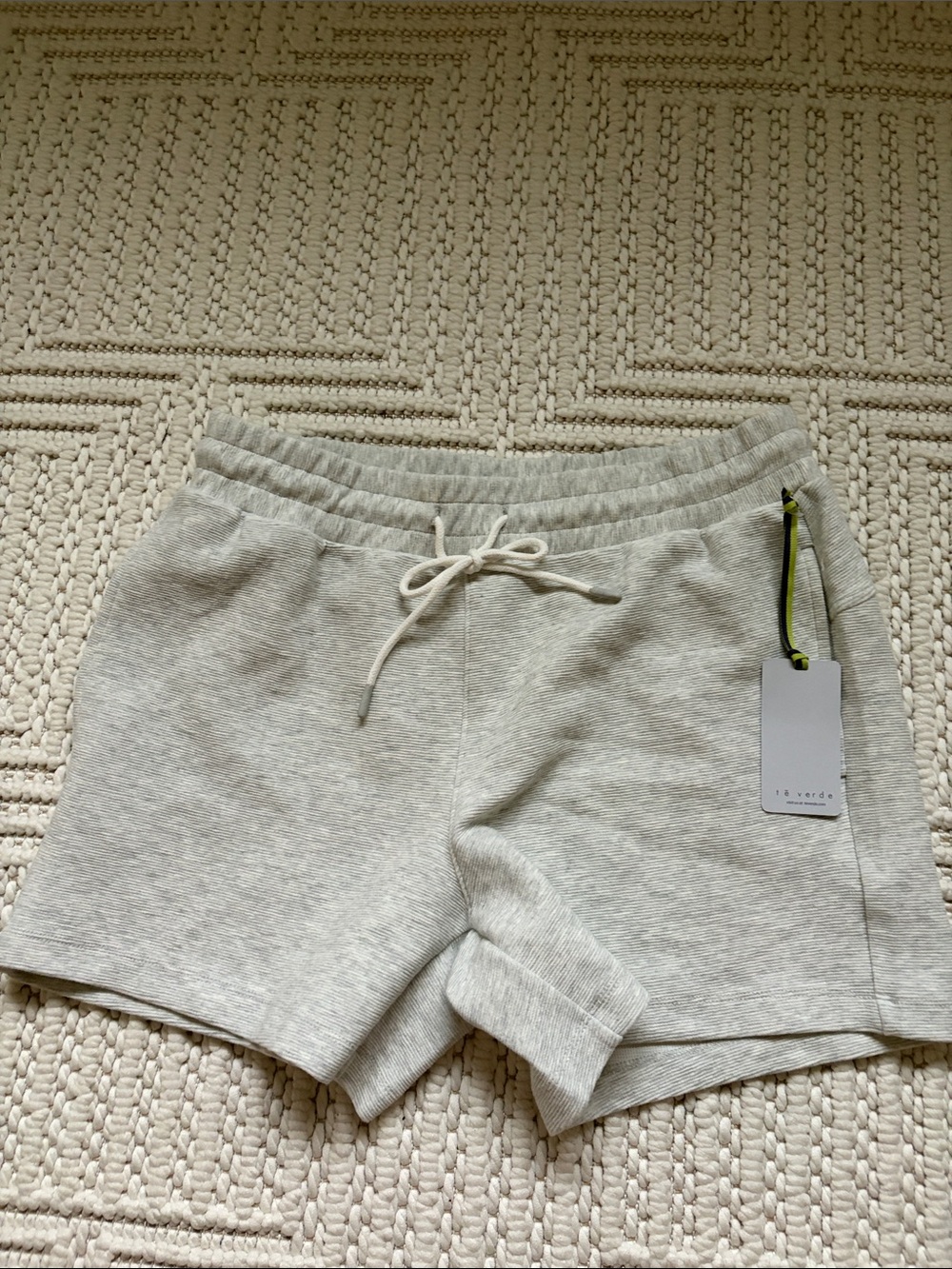 Te Verde Women's Light Gray Athletic Pull-On Shorts